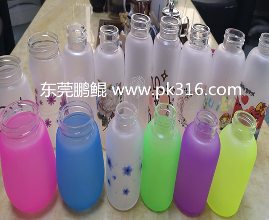 硅膠瓶自動(dòng)噴涂設(shè)備1