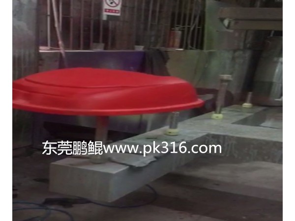 摩托車后備箱涂裝設(shè)備 (2)