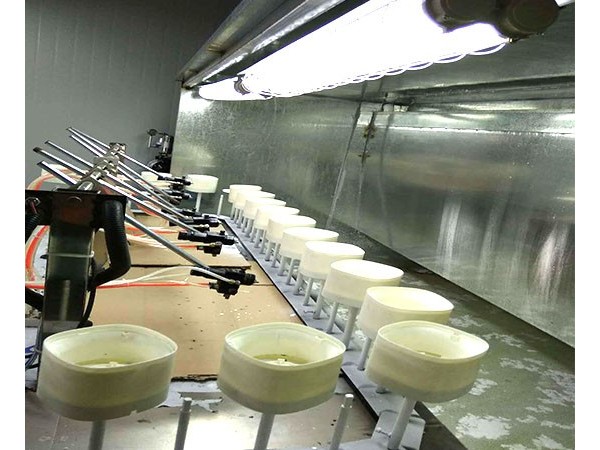 如何找到合適的塑膠件噴油機(jī)械廠家 ！